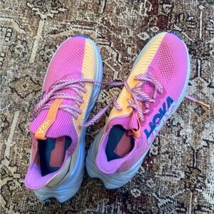 Hoka womens carbon X Pink and Orange tennis shoes size 7 worn once